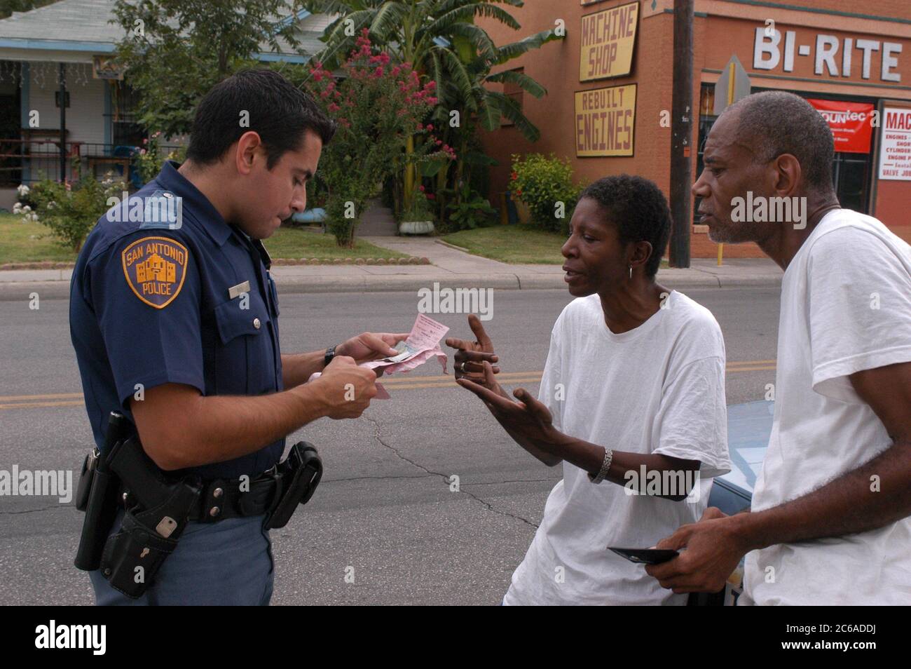 San Antonio, Texas August 78, 2003 Police officers in action in south
