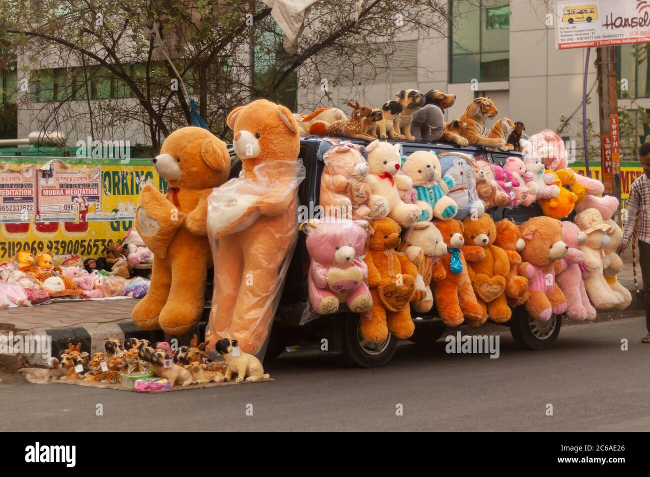 A street vendor selling an assortment of stuffed toys but the side of the road. Hyderabad, Telangana, India. Stock Photo