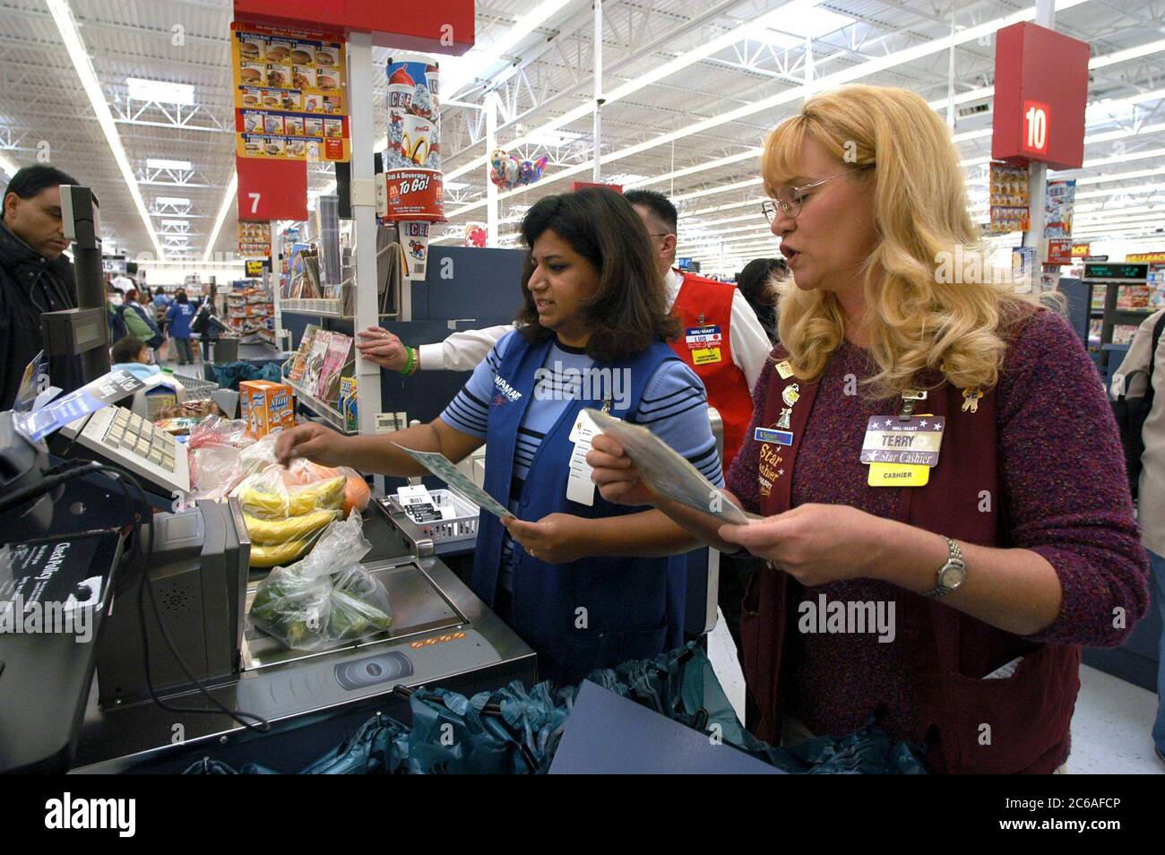 San Antonio, Texas January 21, 2004 Checker with assistant manager at