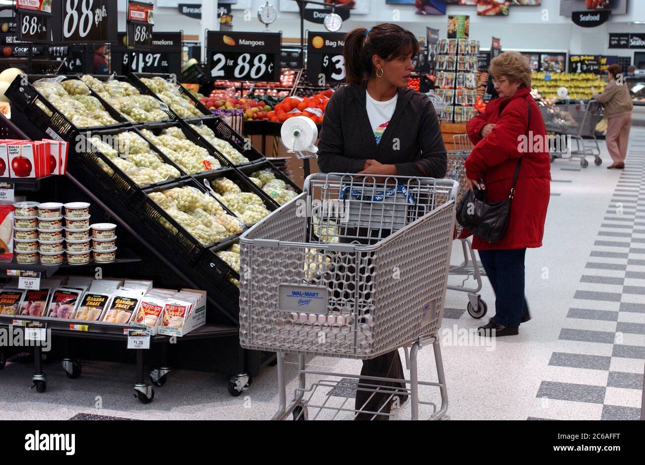 San Antonio, Texas USA, January 21, 2004 Customers in fresh fruit
