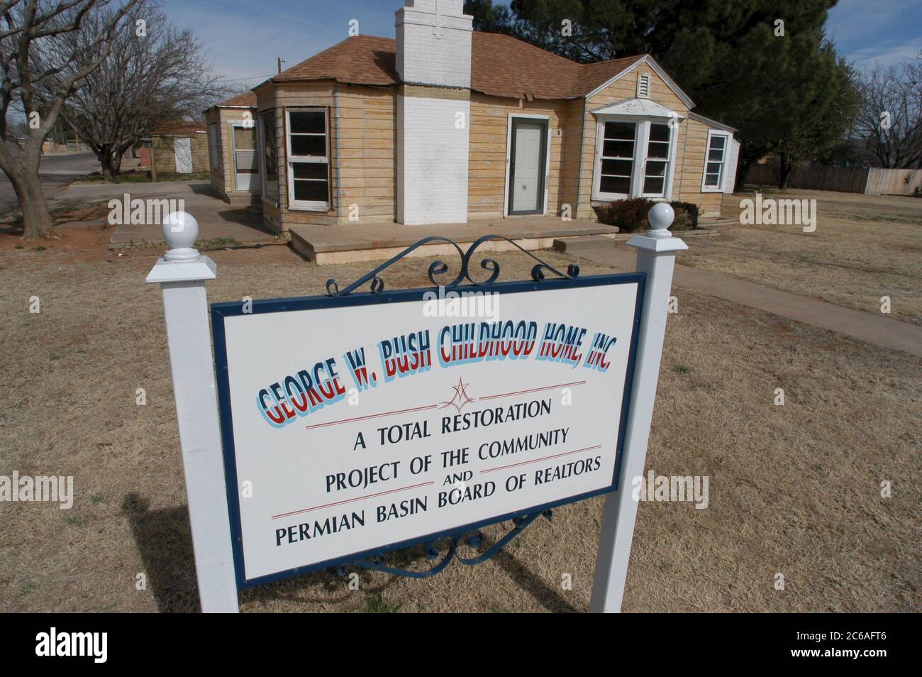 Middle class midland neighborhood hi-res stock photography and images ...