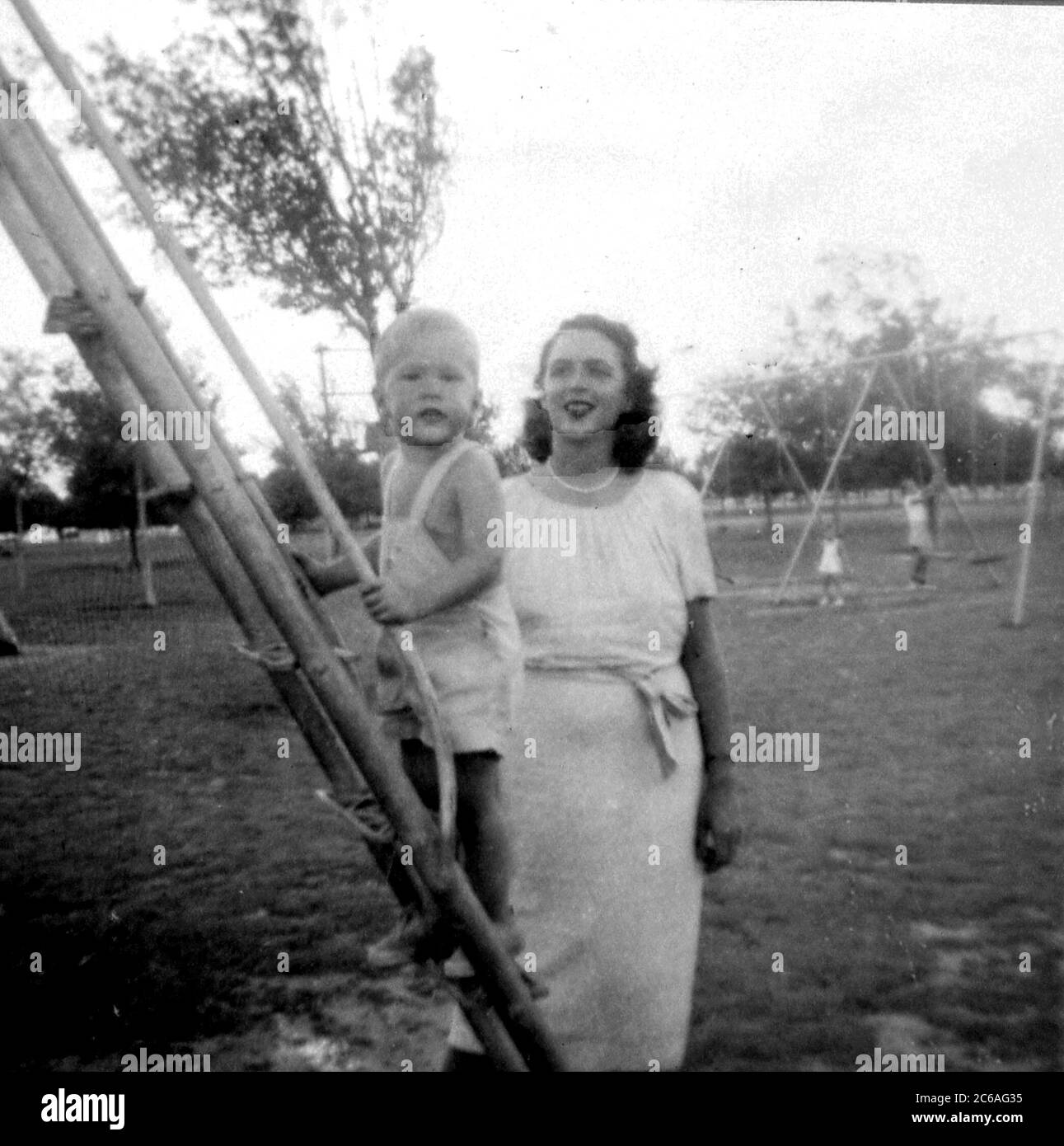 HS312 Barbara Bush supervises her son, threeyearold W. Bush
