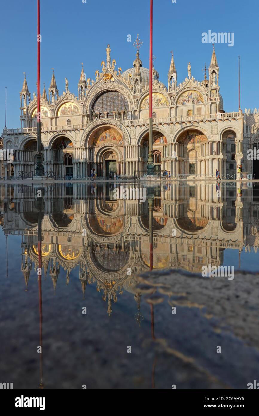 Venedig, menschenleerer Markusplatz, Markusdom (Basilica di San Marco) // Venice, deserted Marcus Square, Basilica di San Marco Stock Photo