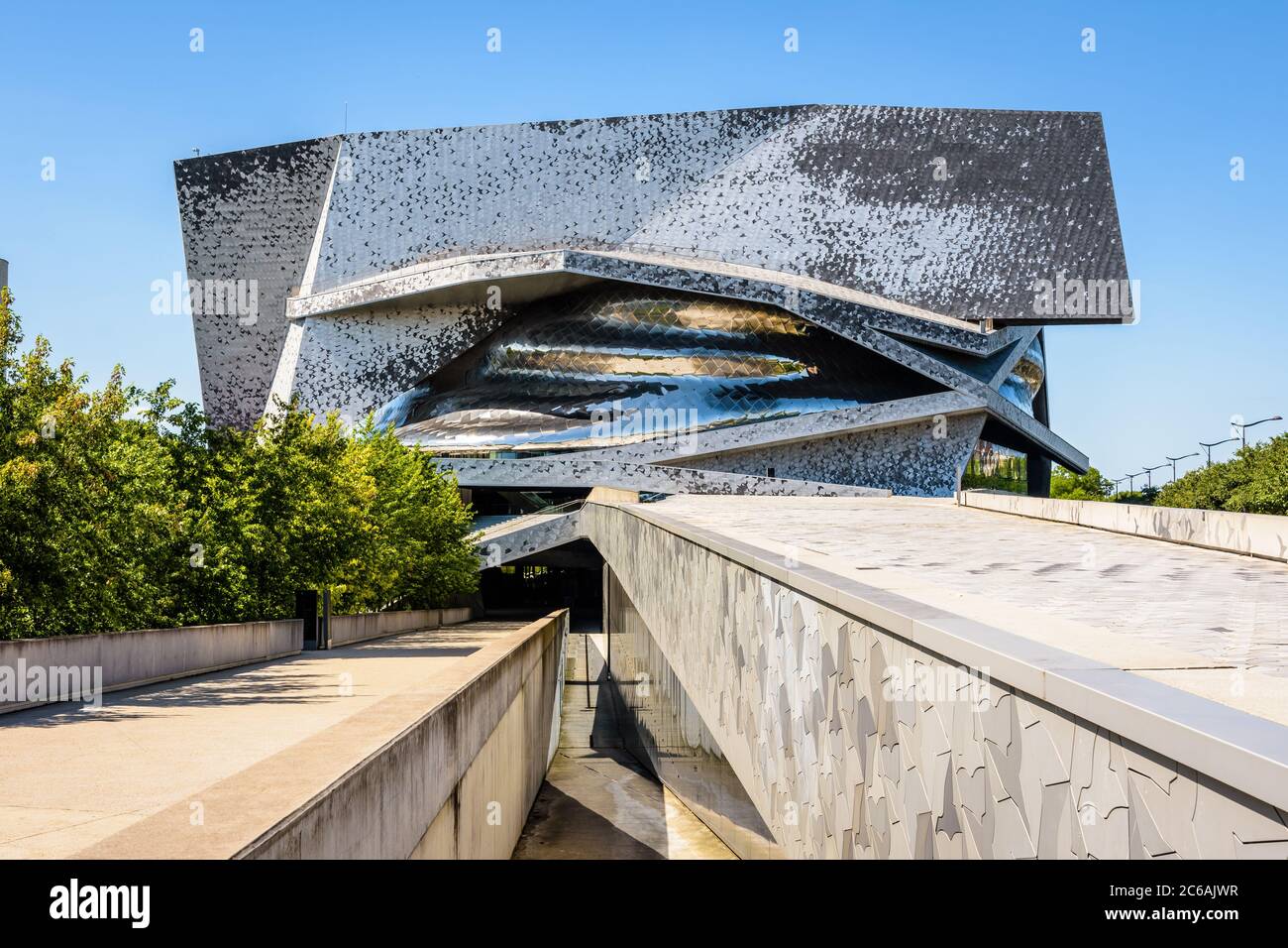 The Philharmonie de Paris concert hall, by french architect Jean Nouvel and  built in 2015 in the Parc de la Villette, seen from the access ramp Stock  Photo - Alamy