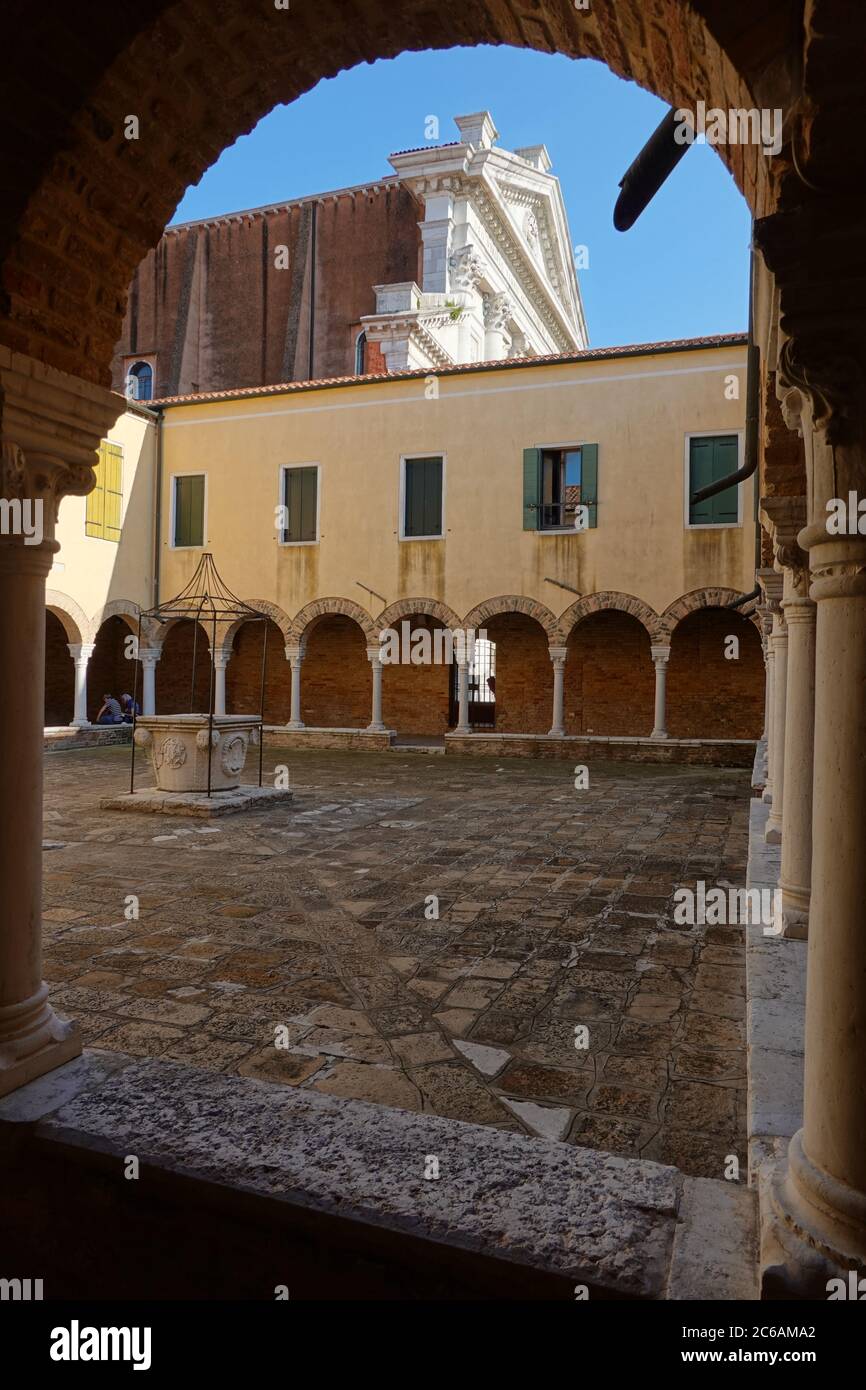 Venedig, Kloster Convento Reverendi Padri Francescani // Venice, Cloister Convento Reverendi Padri Francescani Stock Photo