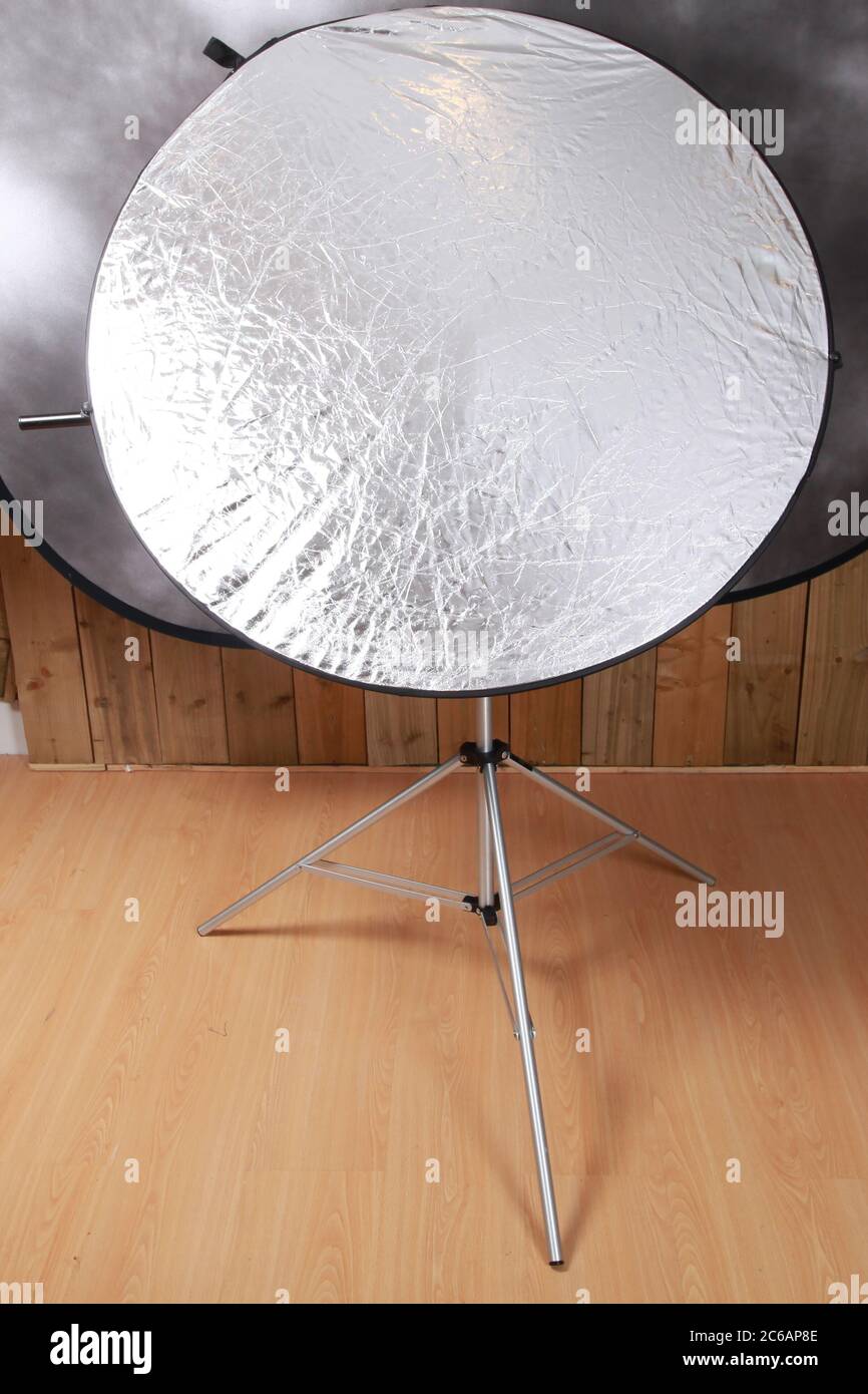 photography studio light reflector Stock Photo Alamy