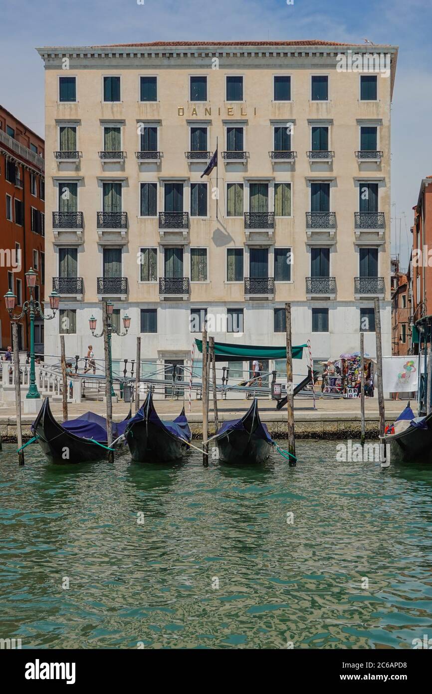 Venedig, das geschlossene Hotel Daniele, Krise der Tourismusindustrie wegen der CoVid-19 Maßnahmen // Venice, the closed Hotel Danieli, Tourism Crisis Stock Photo