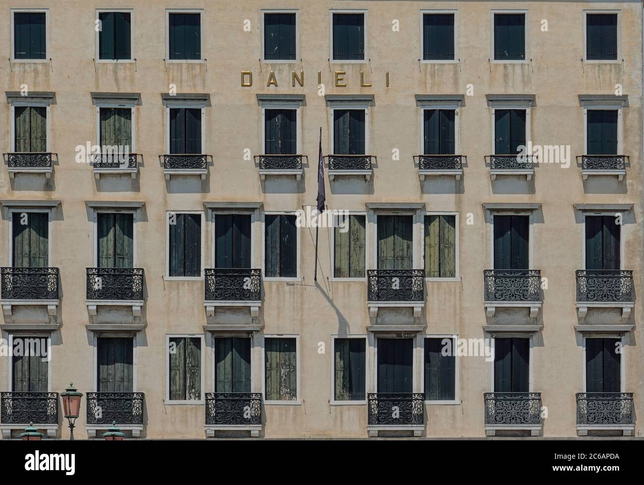 Venedig, das geschlossene Hotel Daniele, Krise der Tourismusindustrie wegen der CoVid-19 Maßnahmen // Venice, the closed Hotel Danieli, Tourism Crisis Stock Photo