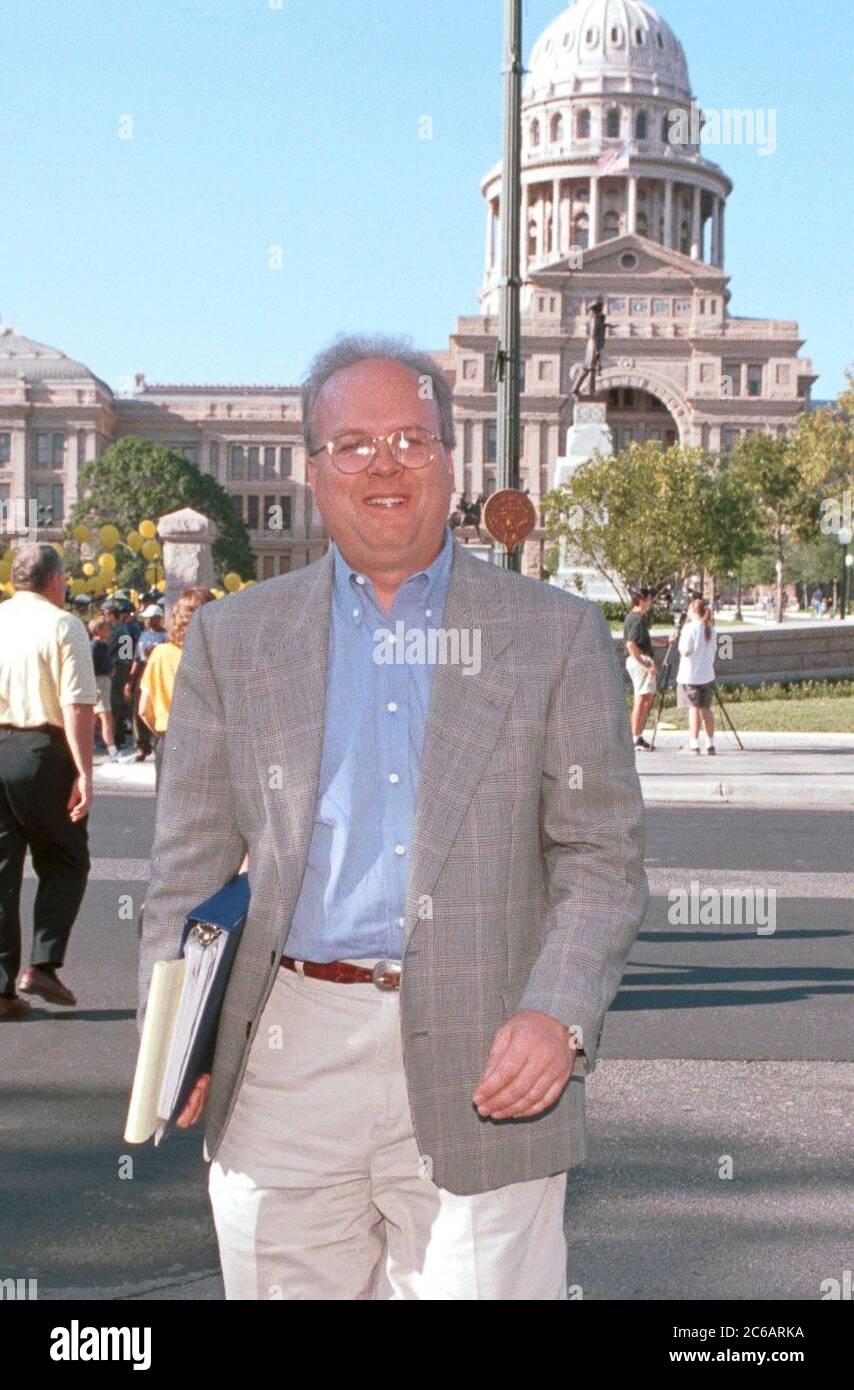 (AUS01)   Austin, Texas  18AUG99:  Main advisor to Texas Governor George W. Bush in his presidential campaign is Karl Rove, political strategist, who is the 'brains behind the campaign'. He's shown crossing 11th Street at the State Capitol  AUG10th.  © Bob Daemmrich  /  This image will reproduce best up to 3'x 4', 300dpi. Stock Photo