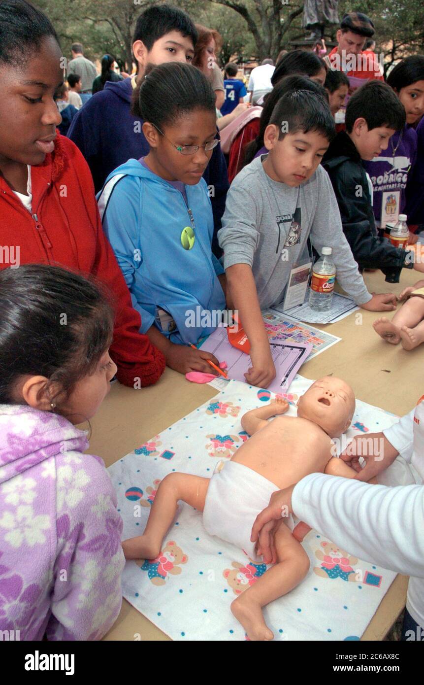Page 3 Cpr Baby High Resolution Stock Photography And Images Alamy