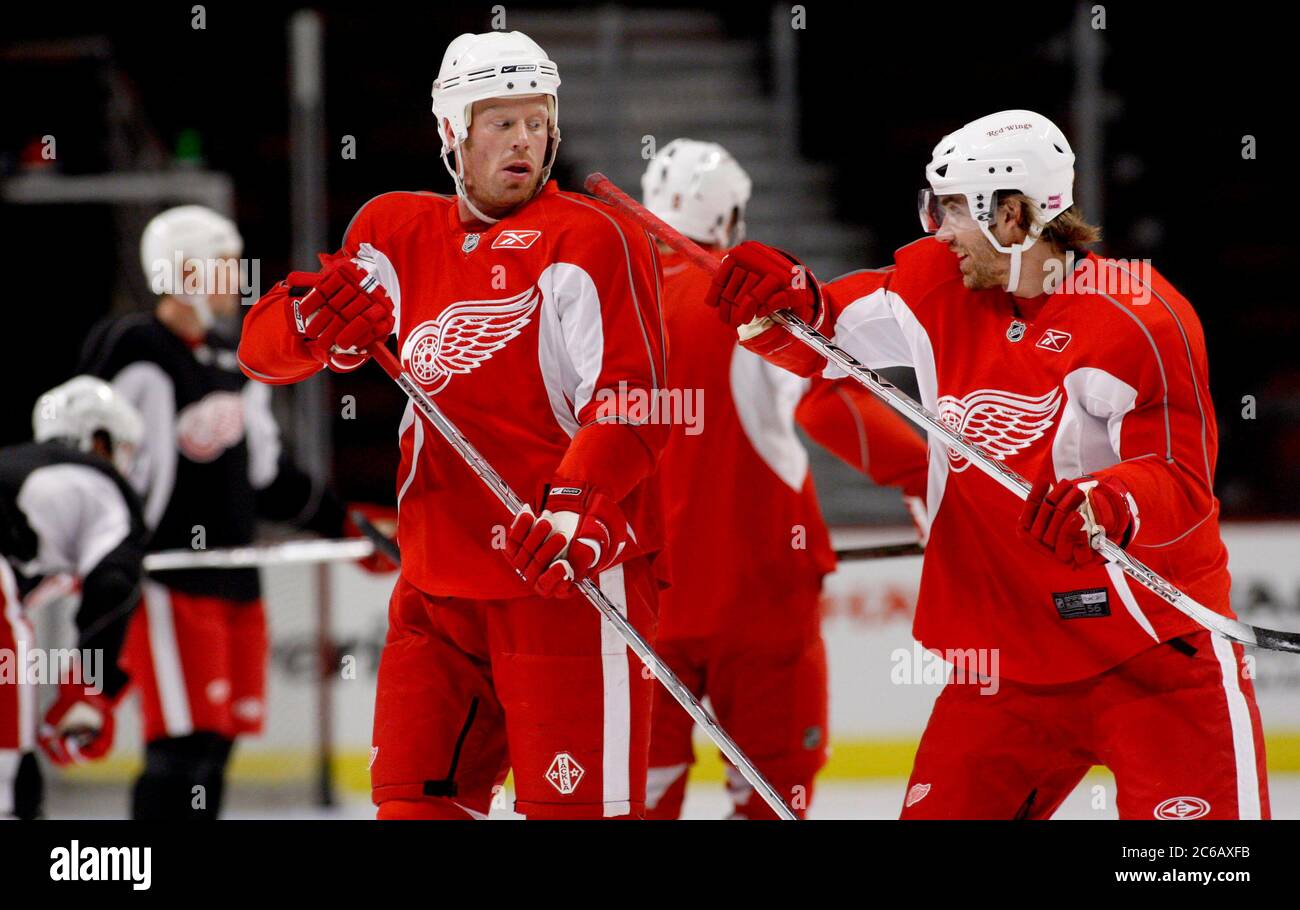 Chicago, USA 2007 Training for the NHL game Chicago Black Hawks and Detroit Red wings. Swedish players Johan Franzén and Henrik Zetterberg.  Photo Jeppe Gustafsson Stock Photo