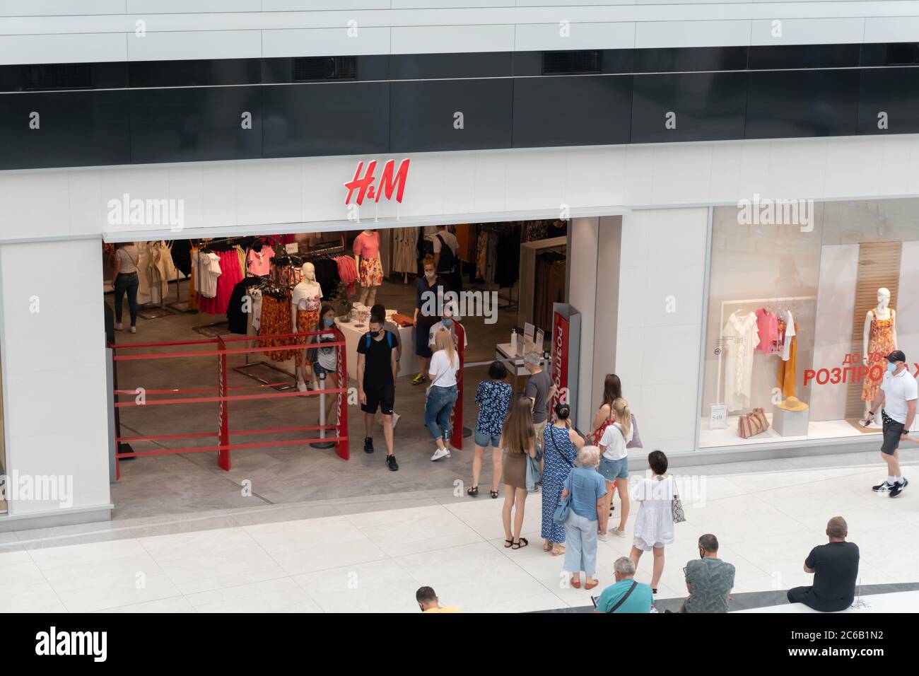 Kiev, Ukraine, July 4 2020, queue of caucasian ukranian people at hm store  at Lavina shopping mall, measuring temperature before entrance Stock Photo  - Alamy