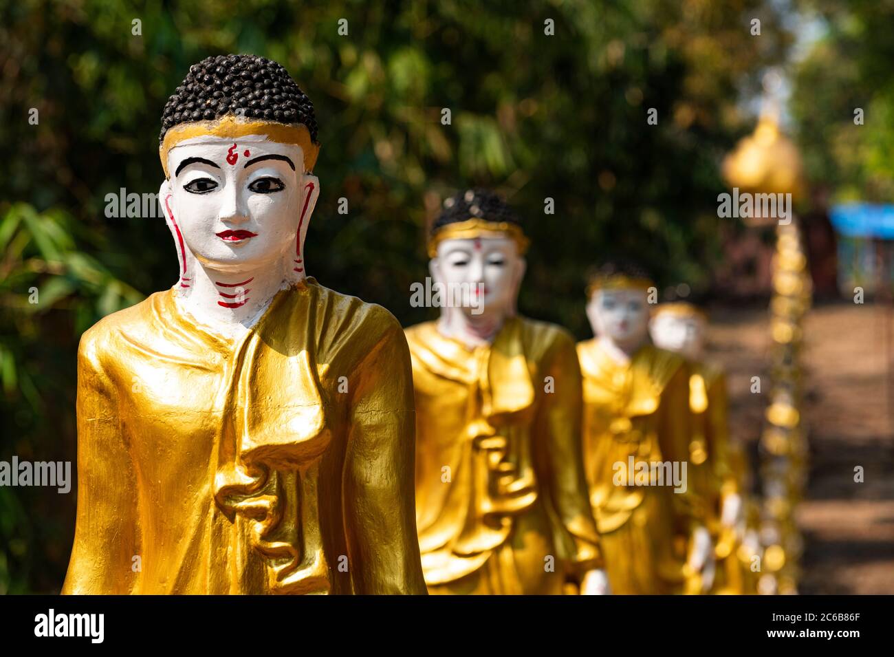 Long line of golden Buddhas lining up to Shwemawdaw Paya, Kyaing Ywar near Ye, Mon state, Myanmar (Burma), Asia Stock Photo