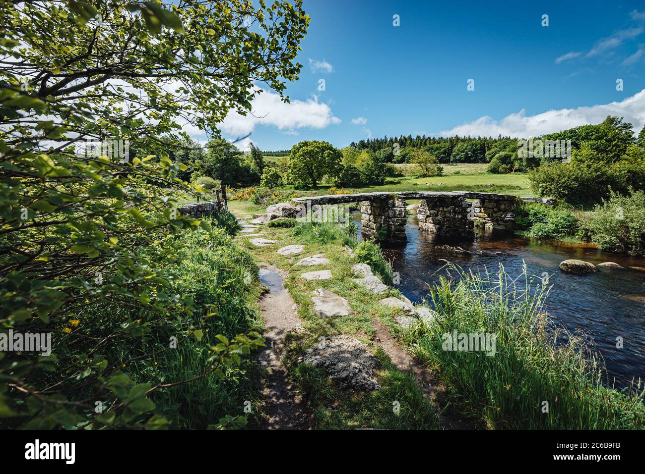 Postbridge village’s 13th century clapper bridge crossing the East Dar ...