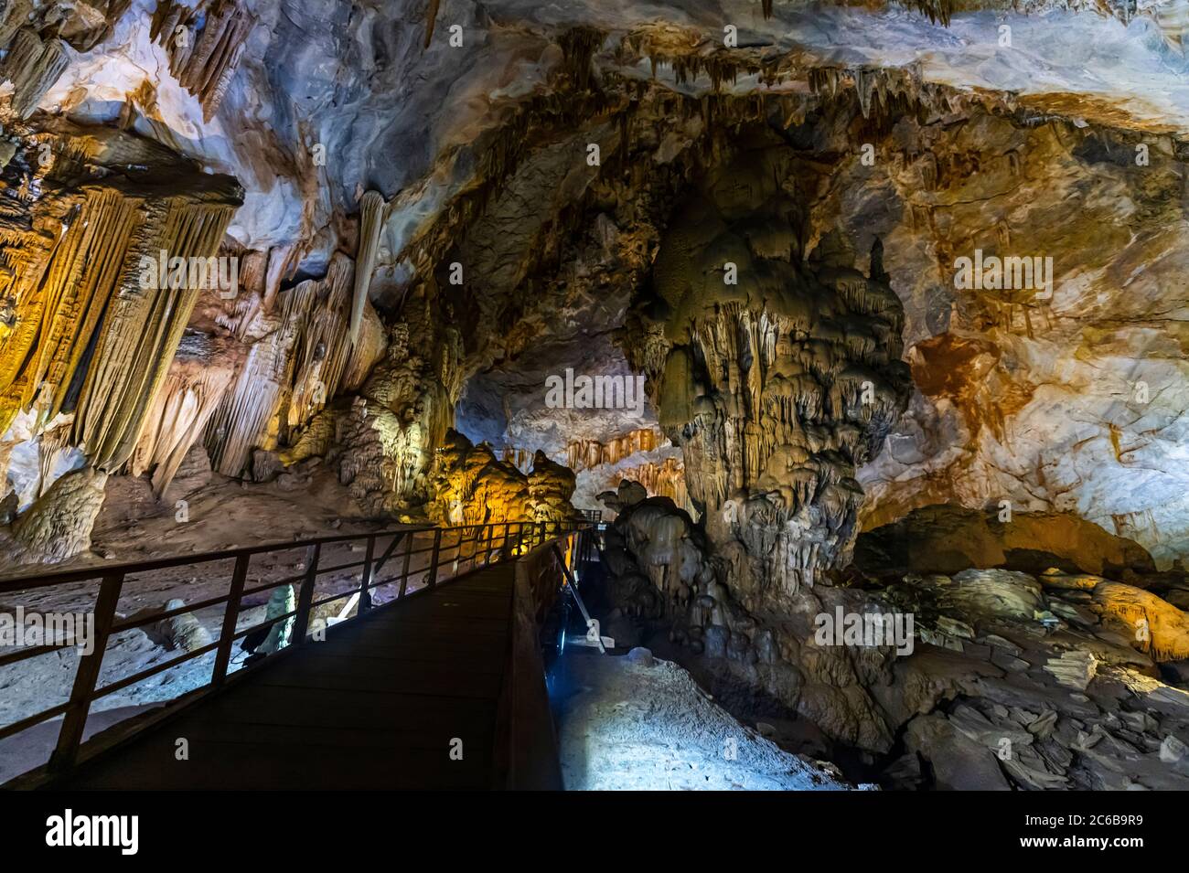 Colourful Paradise cave, Phong Nha-Ke Bang National Park, UNESCO World Heritage Site, Vietnam, Indochina, Southeast Asia, Asia Stock Photo