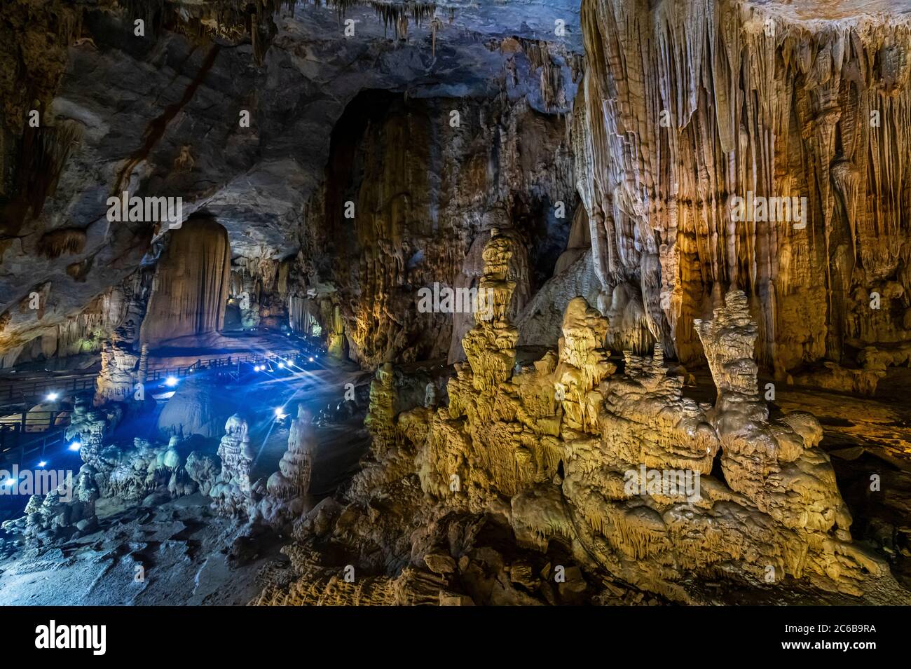 Colourful Paradise cave, Phong Nha-Ke Bang National Park, UNESCO World Heritage Site, Vietnam, Indochina, Southeast Asia, Asia Stock Photo