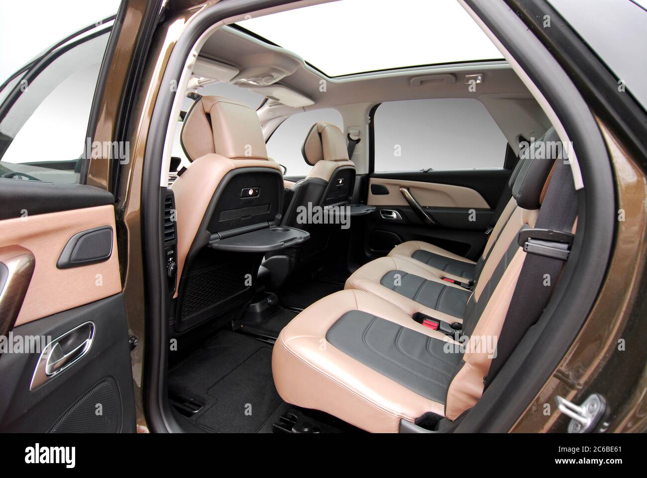 Backseat empty hi-res stock photography and images - Alamy