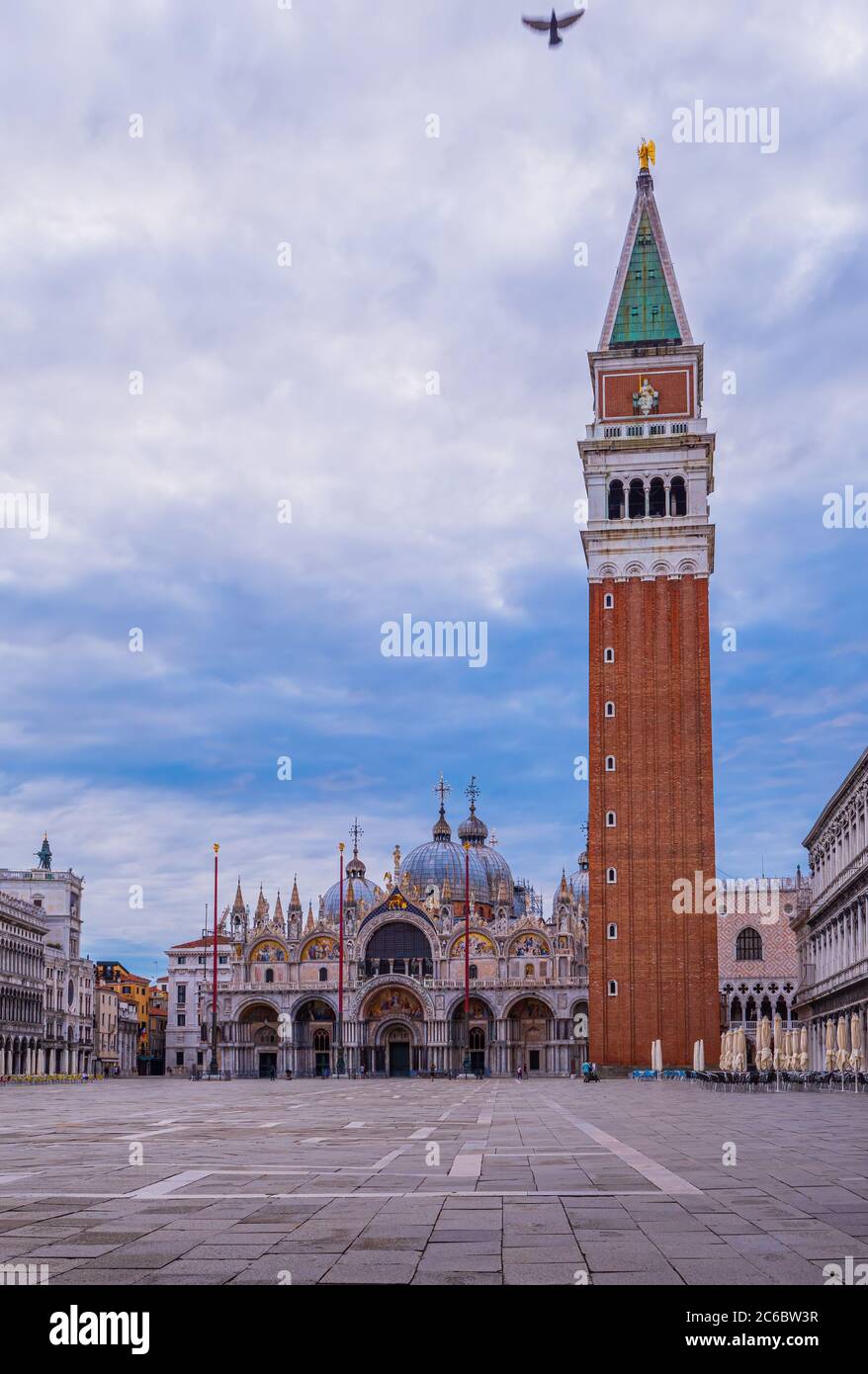 Doges palace campanile clock tower hi-res stock photography and images ...