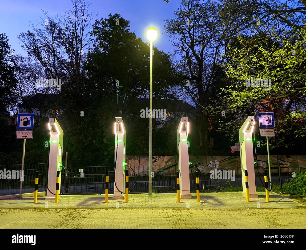 Electric filling station, charging station for electric cars, fast