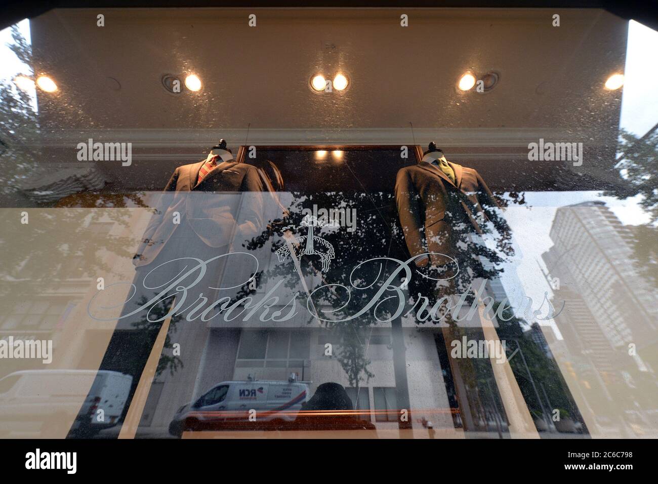 brooks brothers closing stores 2020