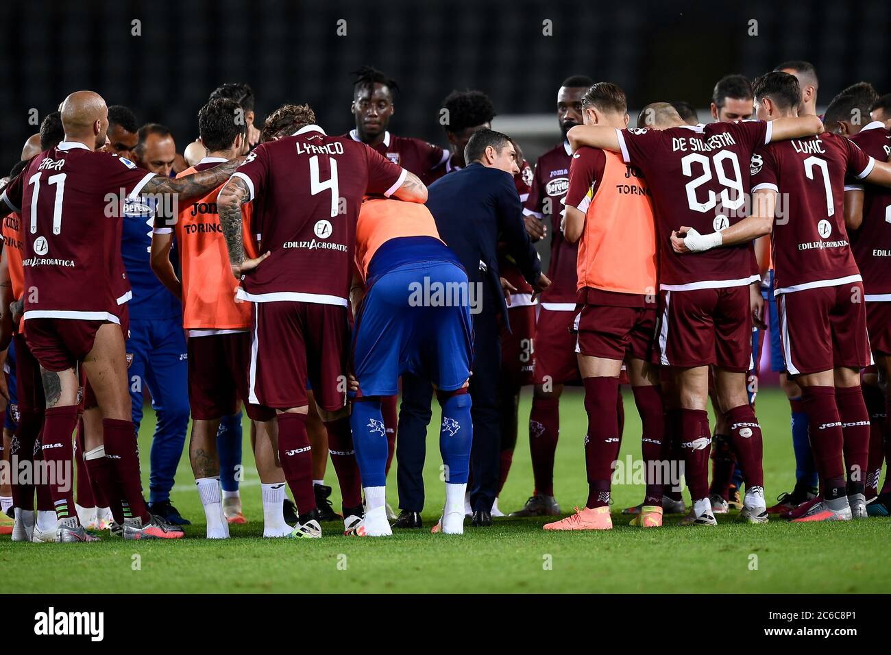 Turin, Italy. 08th July, 2020. TURIN, ITALY - July 08, 2020: Players of Torino FC celebrate the victory at the end of the Serie A football match between Torino FC and Brescia Calcio. (Photo by Nicolò Campo/Sipa USA) Credit: Sipa USA/Alamy Live News Stock Photo