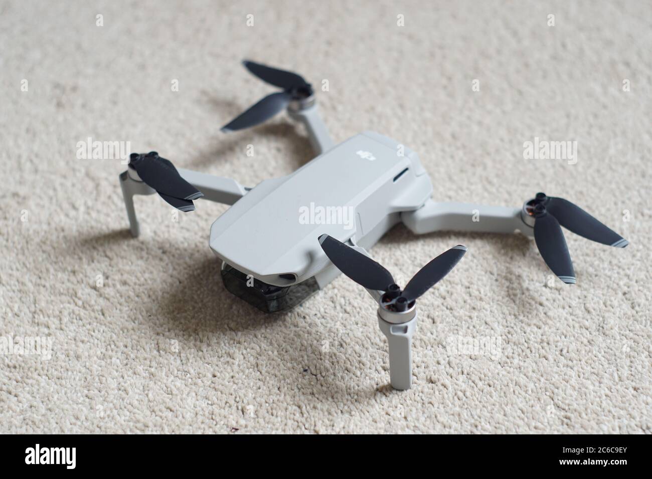 DJI Mavic Mini drone, a 249g drone or quadcopter light enough to not  require certification to fly in certain countries Stock Photo - Alamy