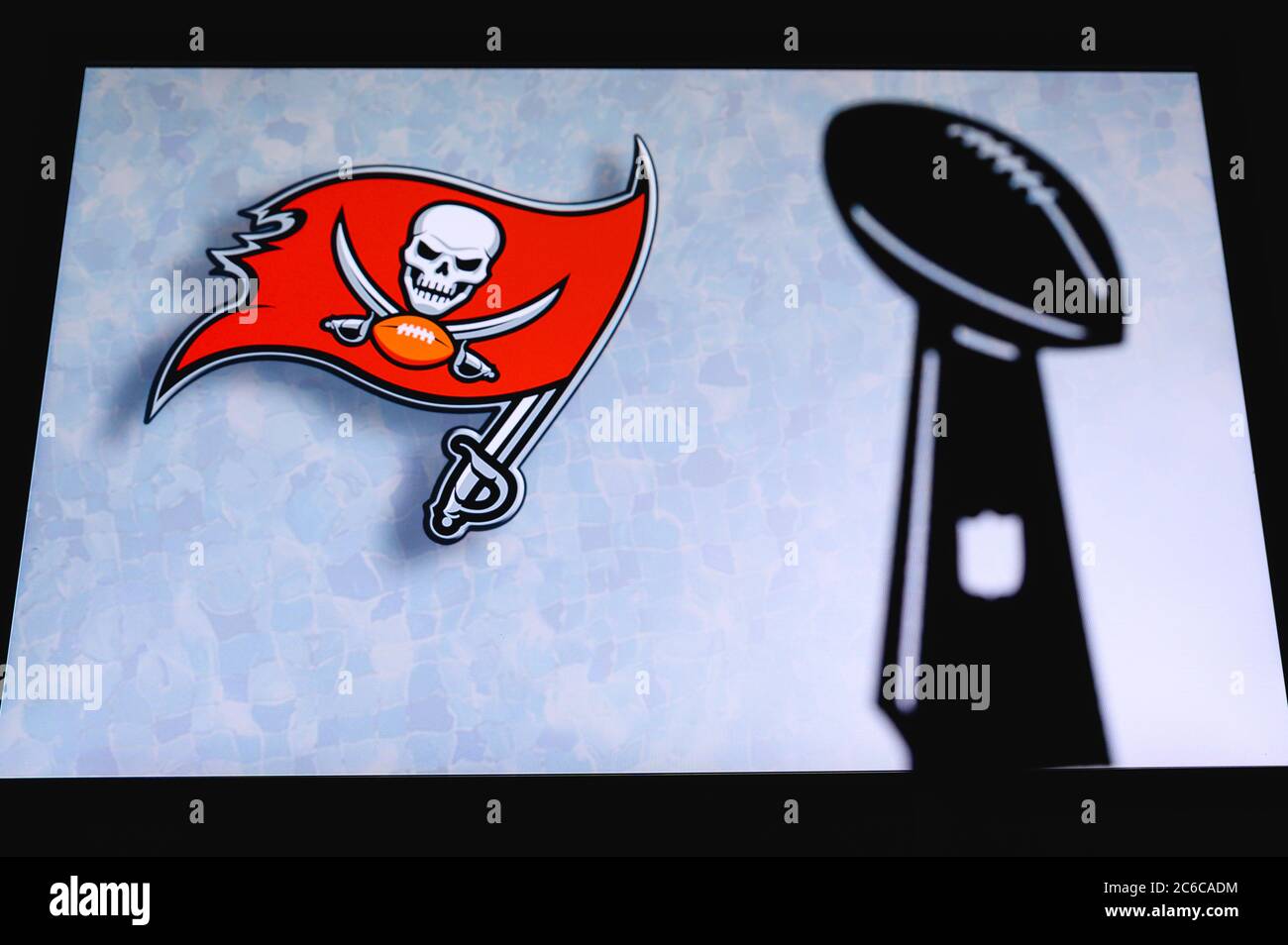 Veroorloven gans Consumeren Tampa Bay Buccaneers professional american football club, silhouette of NFL  trophy, logo of the club in background Stock Photo - Alamy