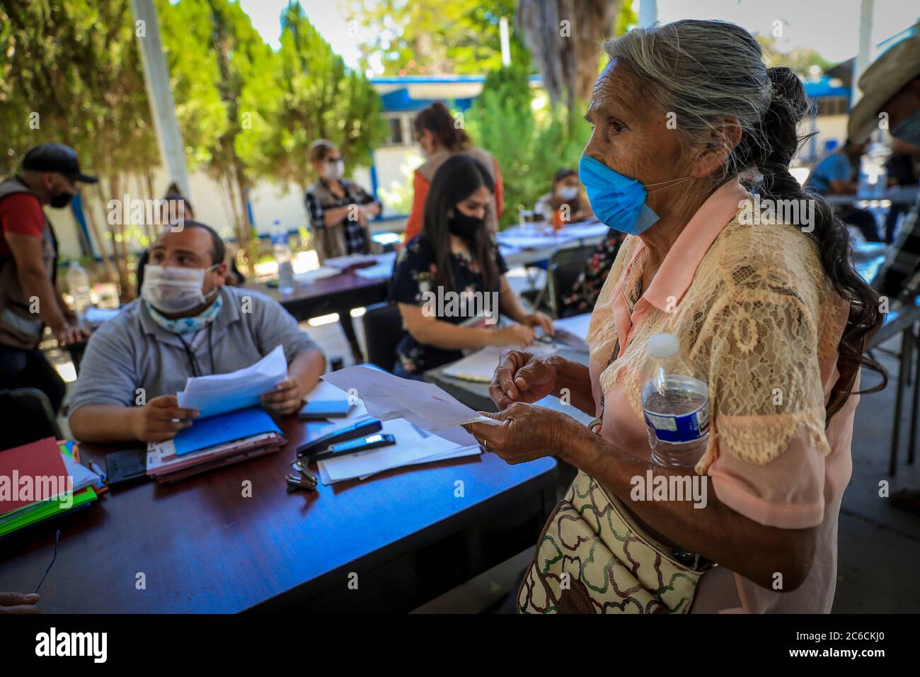 Por El Dinero High Resolution Stock Photography and Images - Alamy