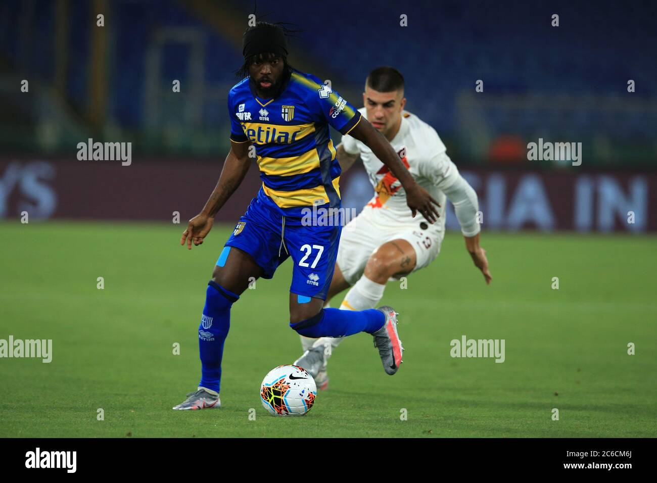 Rome, Italy. 08th July, 2020. Gervinho (Parma) in action during the Serie A Tim match between AS Roma and Parma Calcio 1913 at Stadio Olimpico on July 08, 2020 in Rome, Italy. (Photo by Giuseppe Fama/Pacific Press) Credit: Pacific Press Agency/Alamy Live News Stock Photo