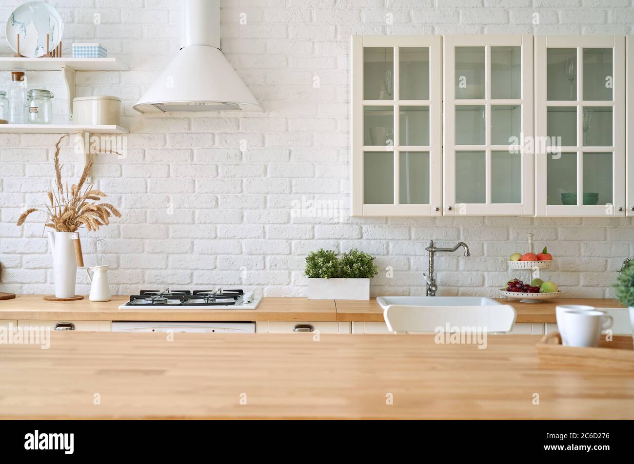 Bàn gỗ nhà bếp và nền tảng nghệ thuật mờ nội thất nhà bếp sẽ đem đến cho bạn một trải nghiệm vô cùng ấn tượng. Những hình ảnh này sẽ giúp bạn tạo ra một không gian nấu ăn đẹp mắt và sang trọng. Hãy xem và tận hưởng sự khác biệt ngay bây giờ!