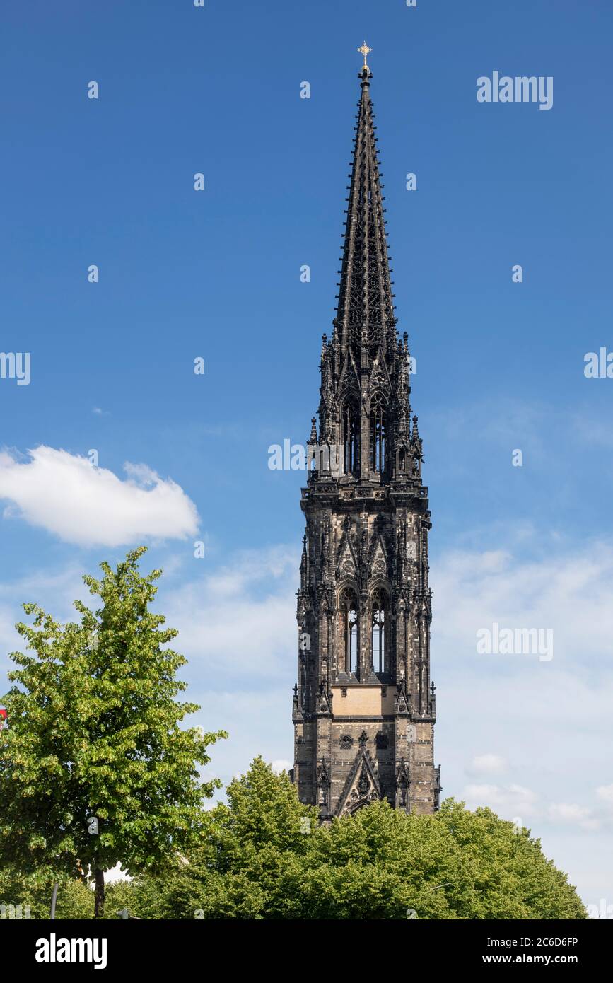 Hamburg, Ehemalige Hauptkirche St. Nikolai, heute Gedenkstätte gegen den Bombenkrieg und Mahnmal, Blick von Westen Stock Photo
