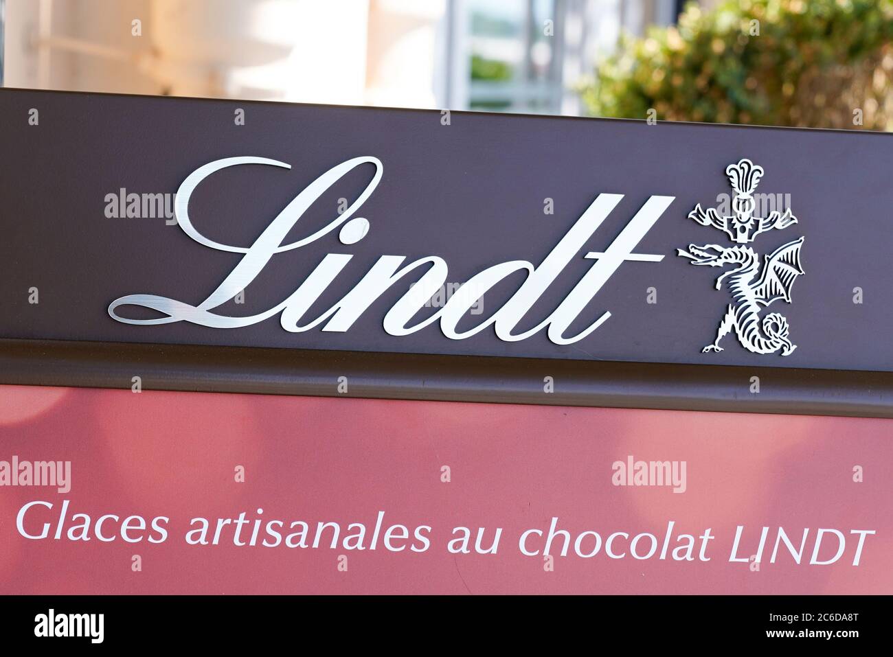 Bordeaux Aquitaine France 07 07 2020 Lindt Logo Text Sign Shop On Store Wall Of Swiss Chocolate Company Stock Photo Alamy