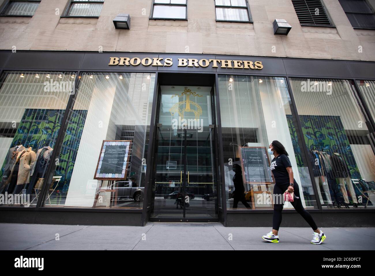 brooks brothers hours