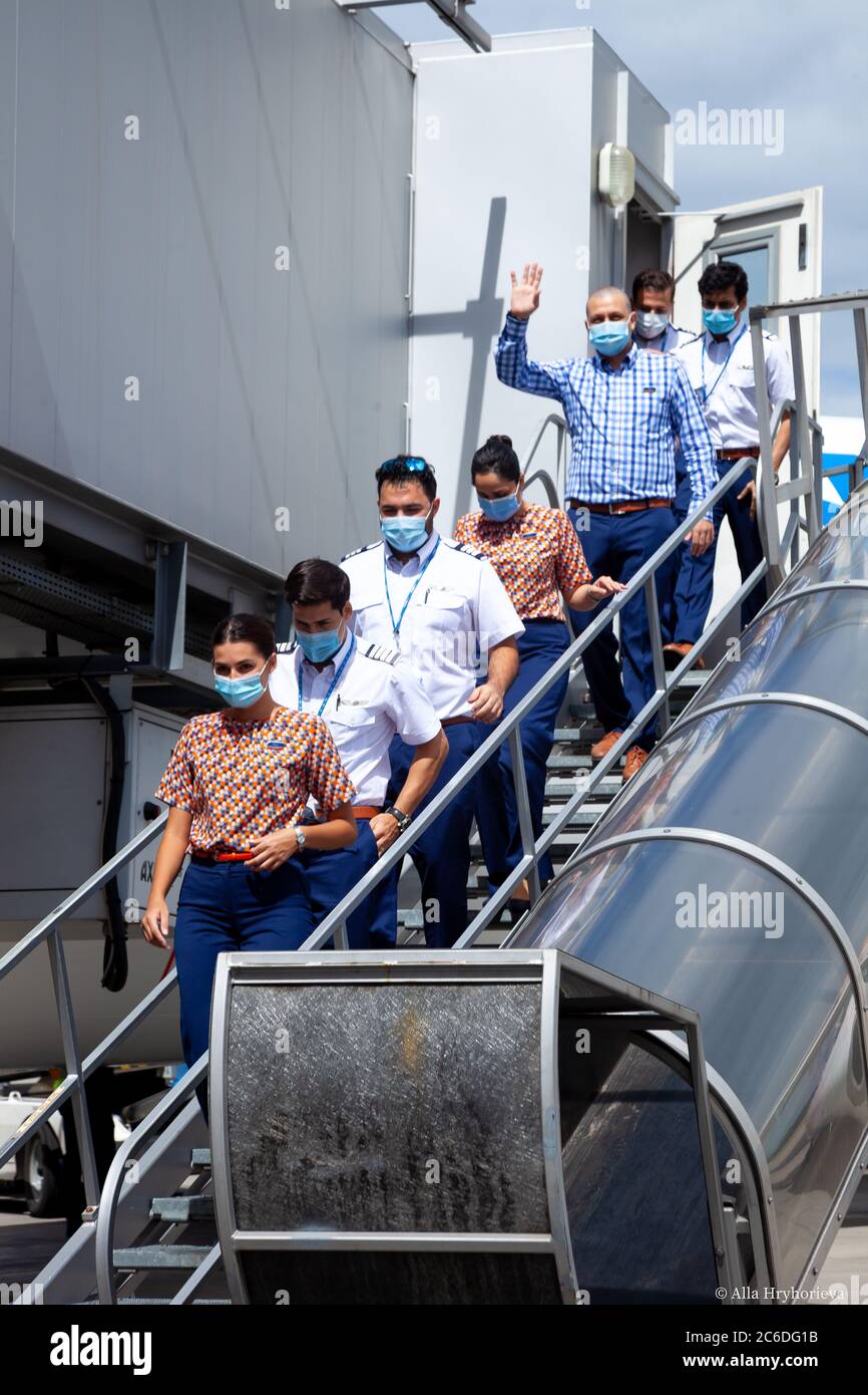 Ukraine, Kyiv - July 8, 2020: Personnel - captains, pilots and flight attendants in medical masks. Passenger aircraft Boeing 737-800 Flydubai Airlines Stock Photo