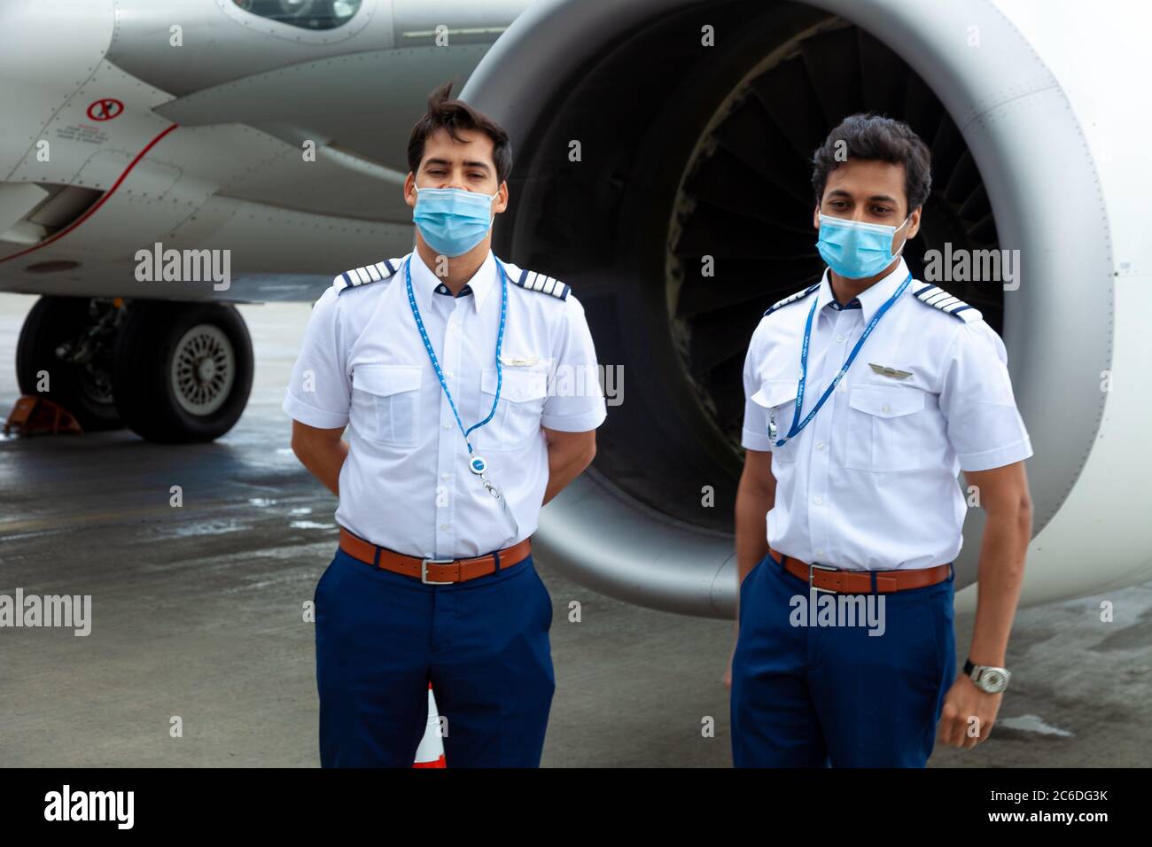 Ukraine, Kyiv - July 8, 2020: Personnel - captains, pilots and flight  attendants in medical masks. Passenger aircraft Boeing 737-800 Flydubai  Airlines Stock Photo - Alamy