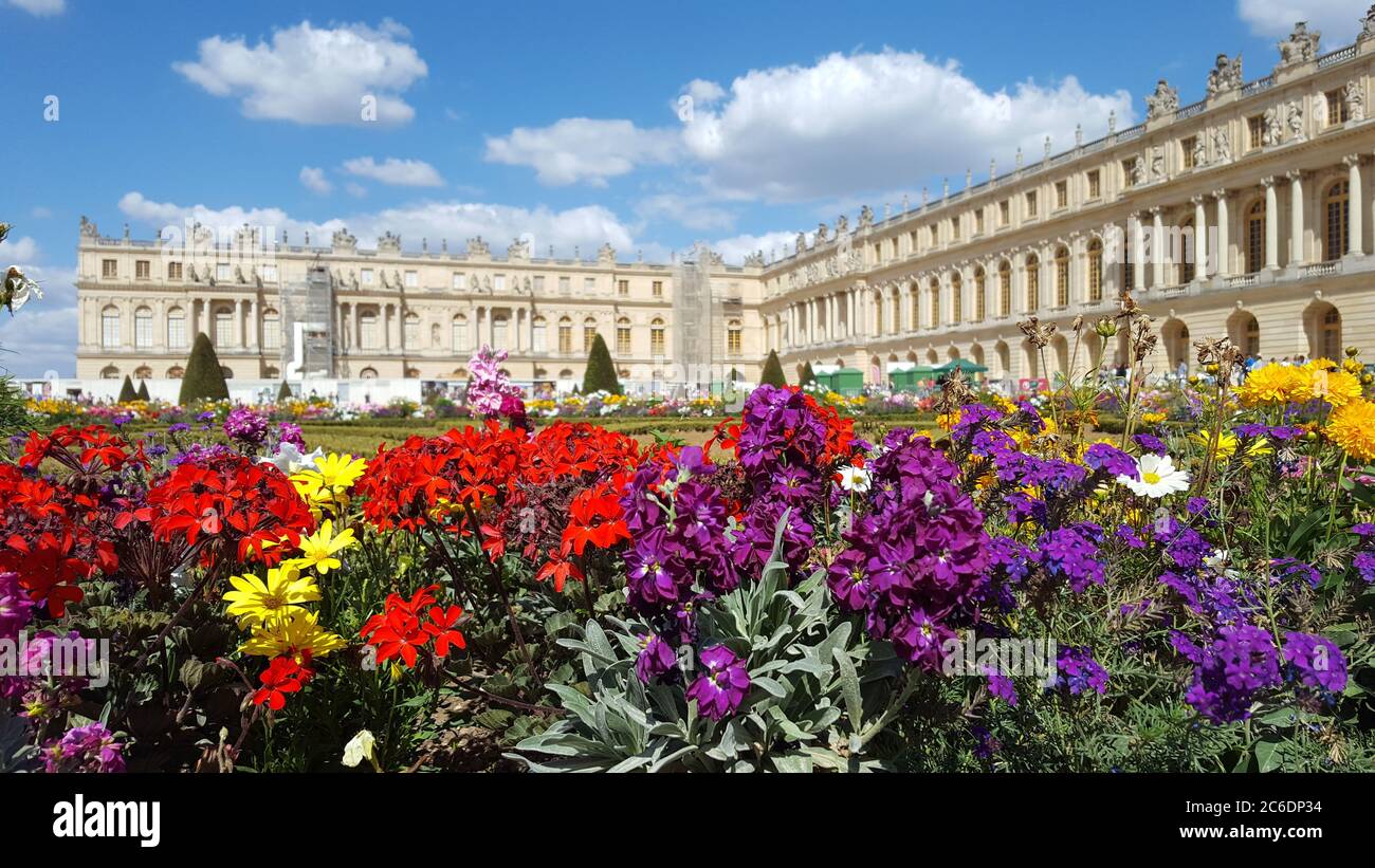 Versailles gardens with colorful flowers Stock Photo Alamy