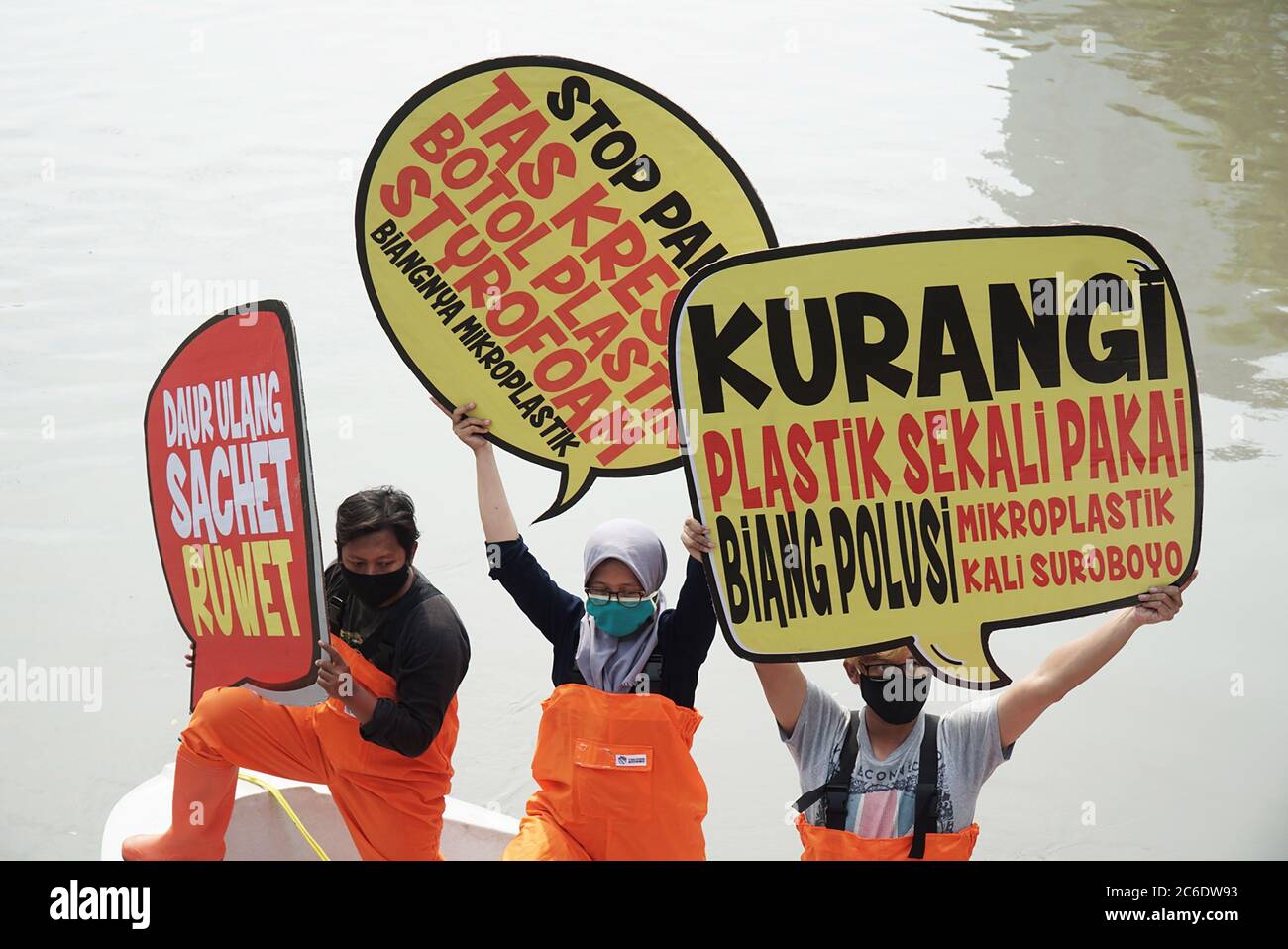 Surabaya Indonesia 09th July 2020 Indonesian Environment Activists From The Ecology And Wetland Conservation Institute Ecoton Seen Holding Placards On A Boat In Kalimas Rivers Surabaya Indonesia During The Protest Against The<script async src=