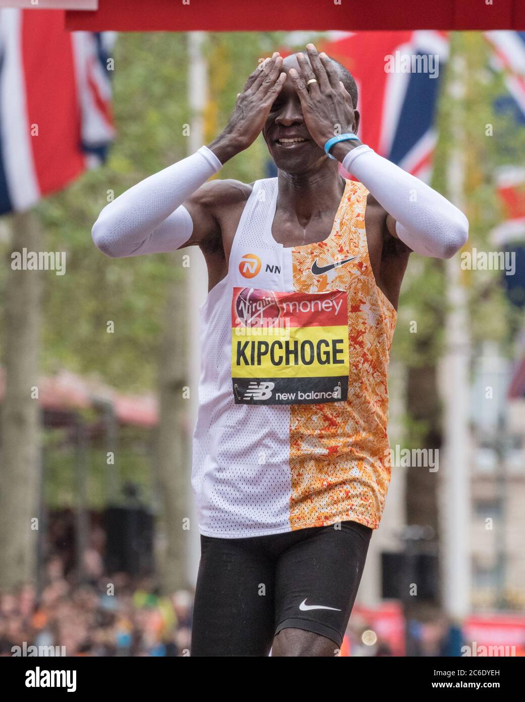 Eliud Kipchoge, Kenya, wins the elite men's race, Virgin Money London Marathon 2019, England, UK Stock Photo
