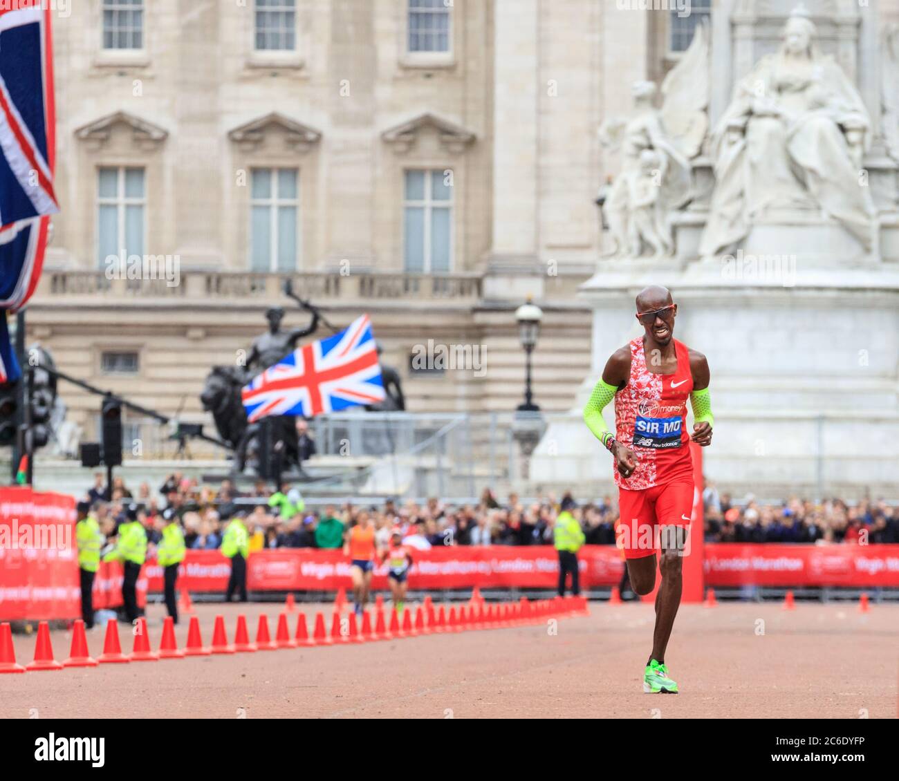 Sir Mo Farah, GBR crosses the finish line in 5th position, Virgin Monkey London  marathon 2019, London, UK Stock Photo - Alamy