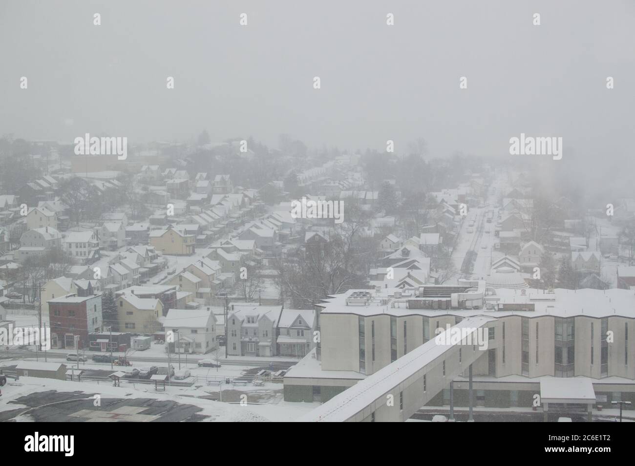 Snow is falling on a residentail area of Altoona PA Stock Photo Alamy