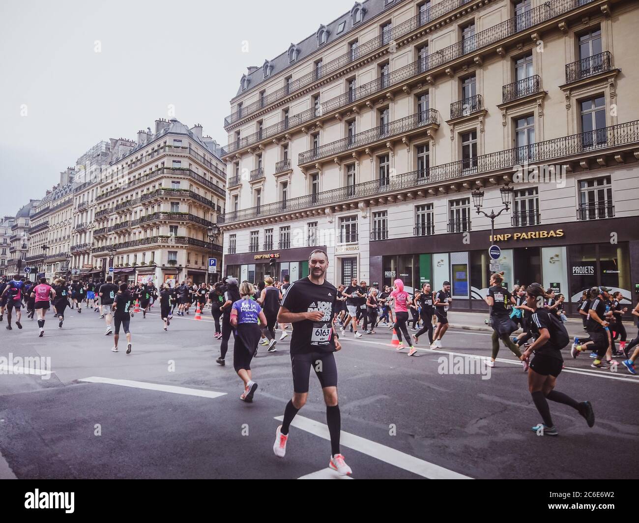 Paris france jogging men hi-res stock photography and images - Alamy
