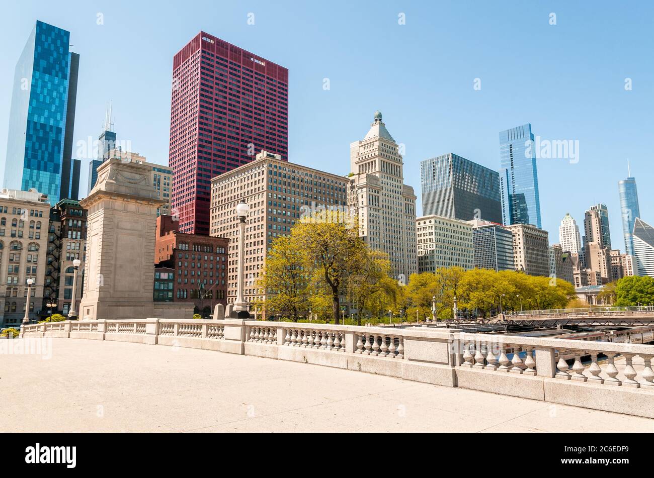 Chicago downtown skyline hi-res stock photography and images - Alamy