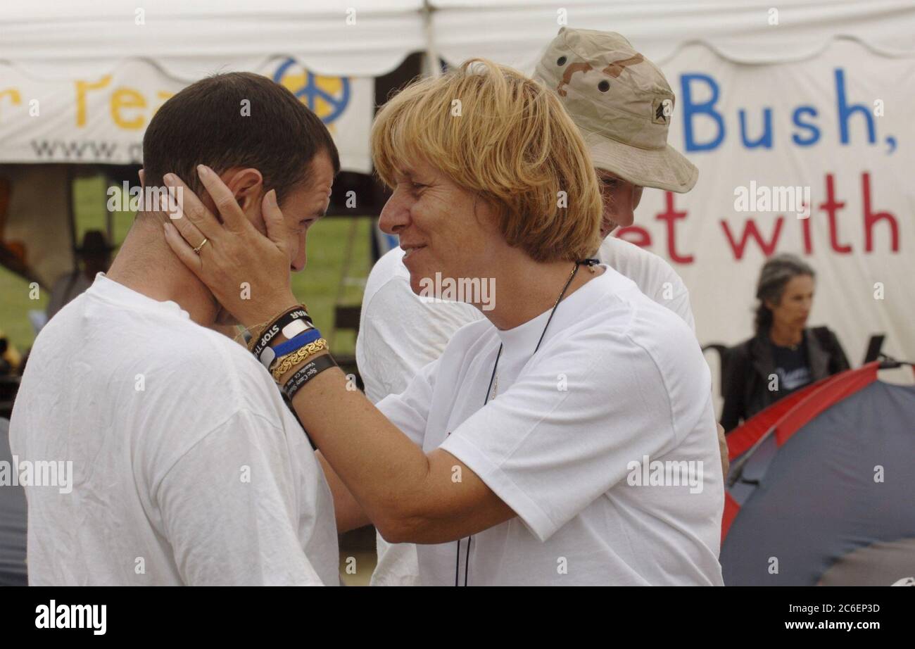 Crawford, Texas  August 29, 2005: Anti-war activist Cindy Sheehan talks with an Iraq war veteran prior to a press conference at Camp Casey II Monday.  ©Bob Daemmrich/ Stock Photo