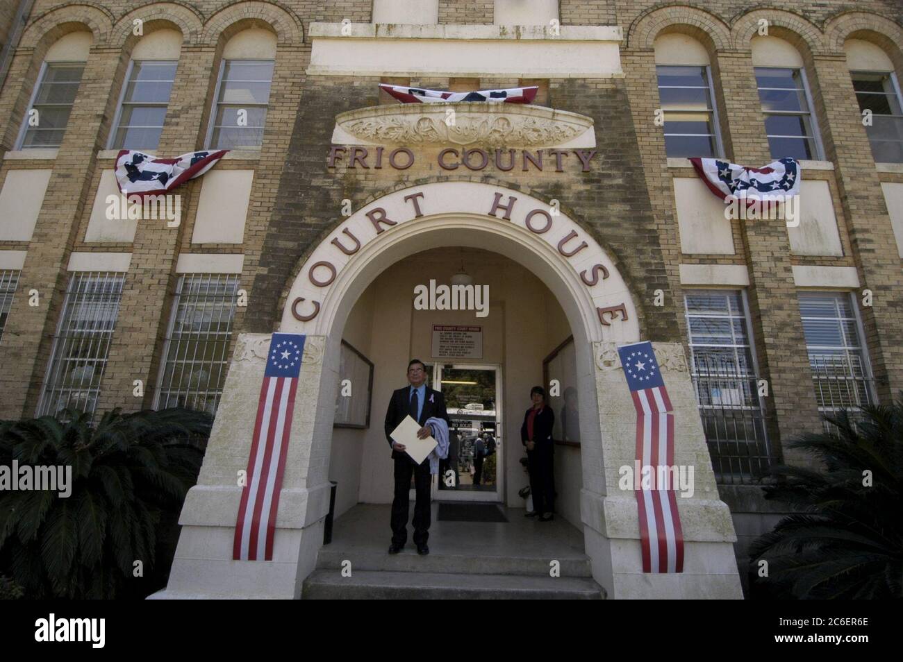 Arched entryway of 1904 Frio County Courthouse in Pearsall (South