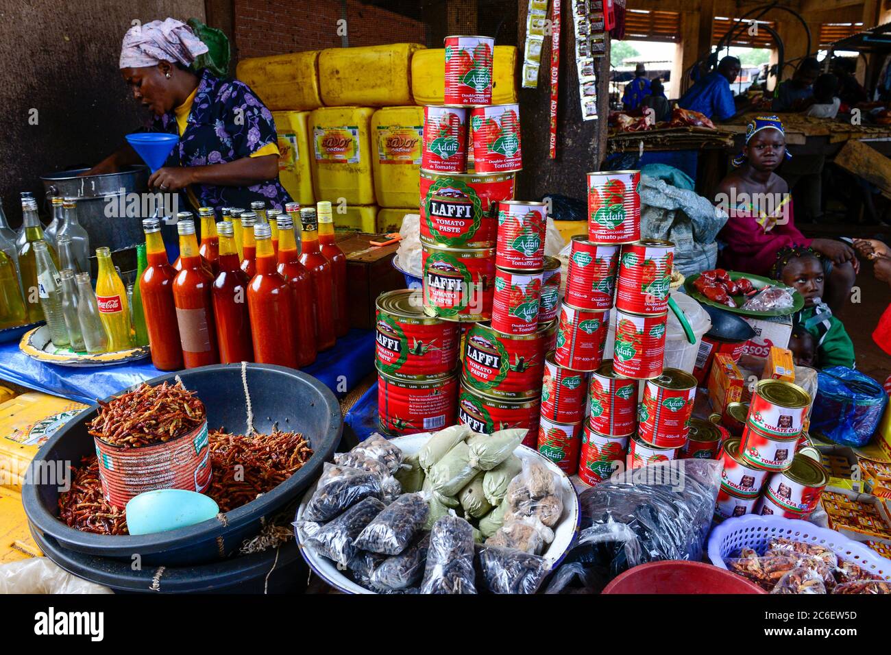 BURKINA FASO, Bobo Dioulasso, Grande MARCHE, sale of spices