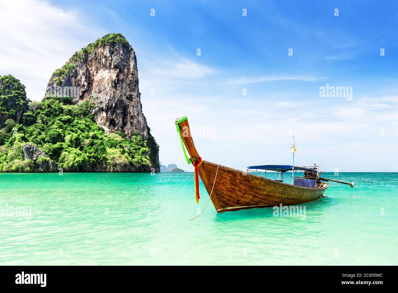 thai-traditional-wooden-longtail-boat-and-beautiful-sand-railay-beach