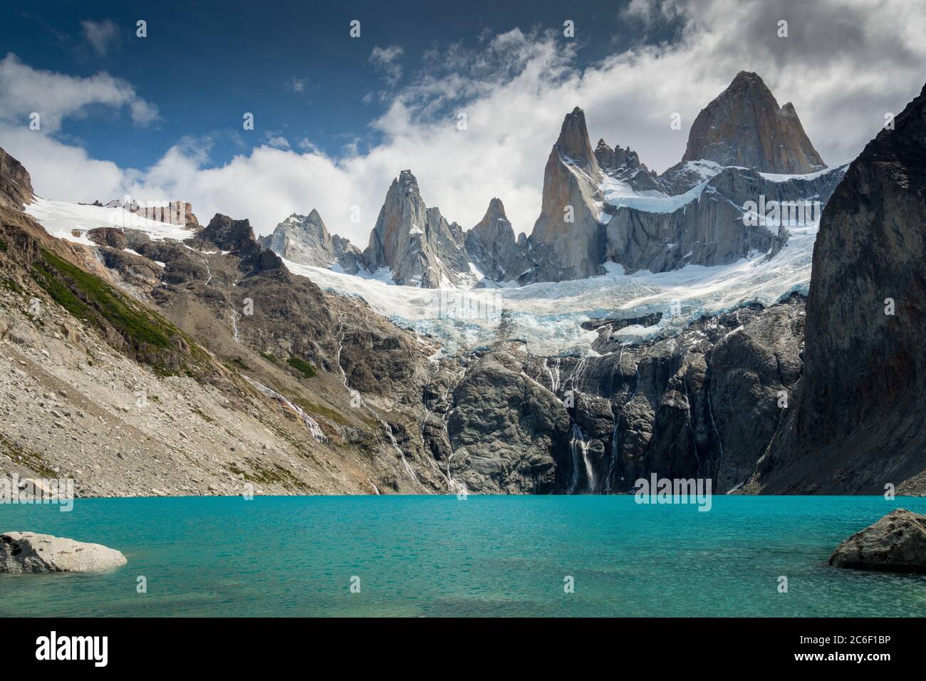 View across Laguna Sucia towards Glaciar Rio Blanco, Aguja Poincenot and Cerro Fitz Roy in Patagonia near El Chalten in the Argentinian Andes Stock Photo