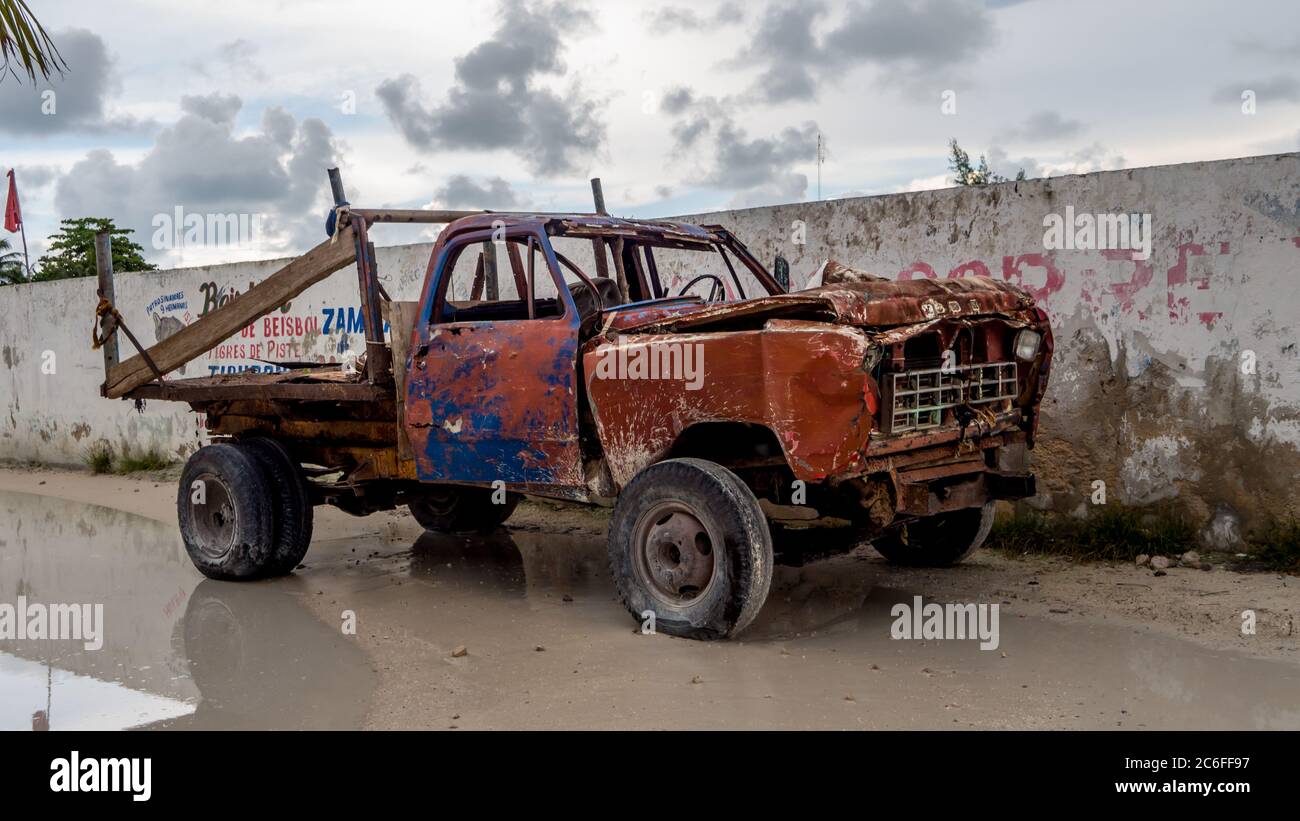 Campeche, Mexique - 20 Mai 2017 : Camionnette Blanche Dodge Ram 1500 Dans  Les Rues De La Ville. Banque D'Images et Photos Libres De Droits. Image  137984202