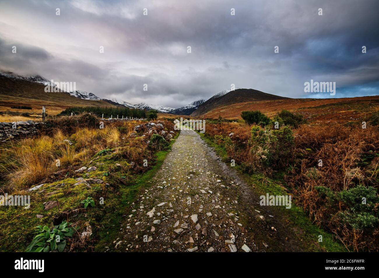 Hiking trail with MacGillycuddy's Reeks mountain range in the ...