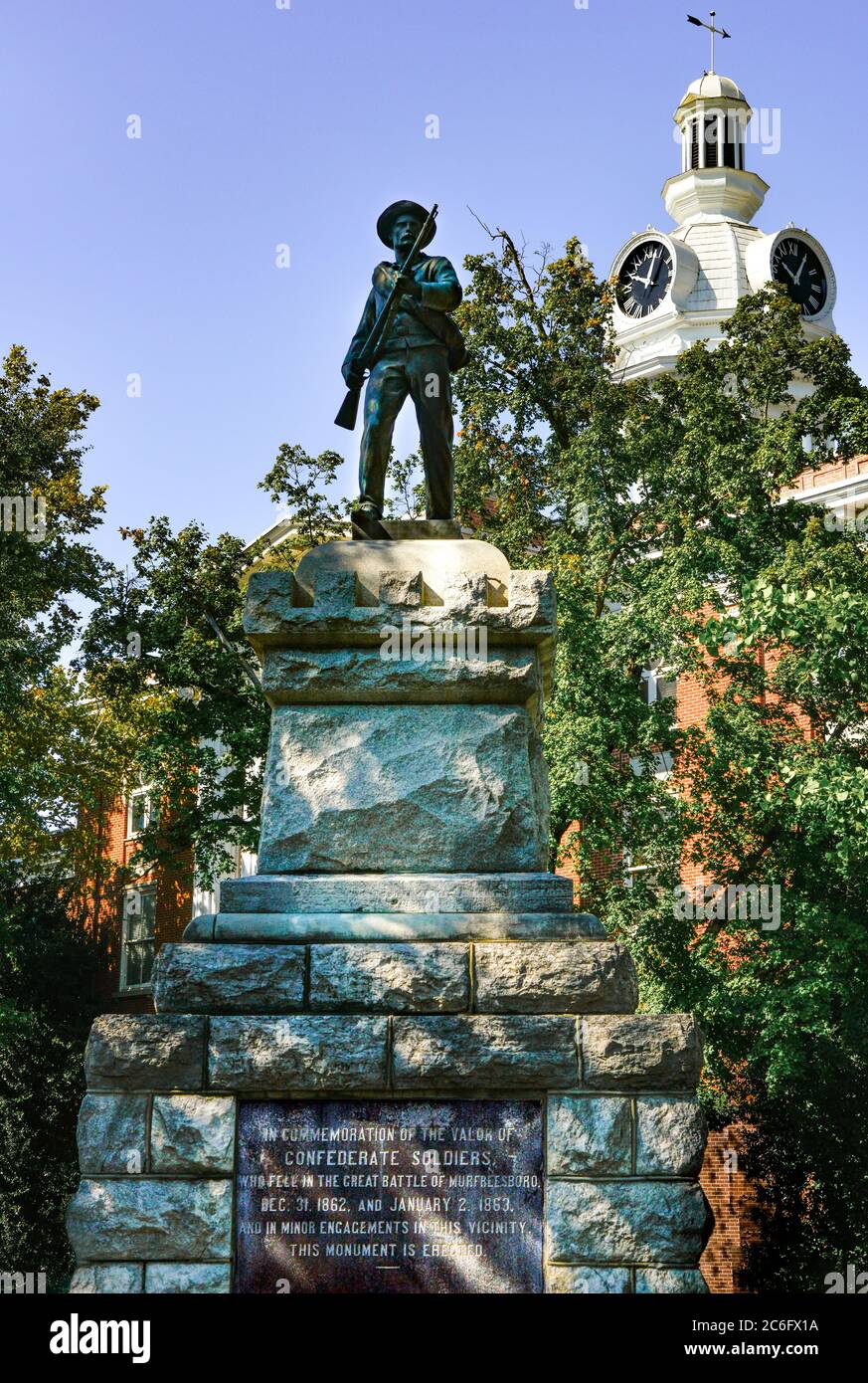 A commemorative Confederate Solider Statue on plinth with plaque dedication to fallen confederate soldiers in the Civil War, Murfreesboro, TN, USA, Stock Photo
